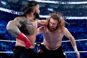 Roman Reigns derrota a Sami Zayn en casa