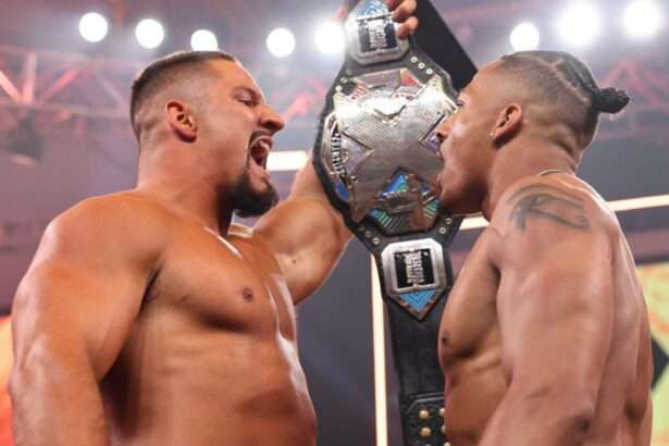 Bron Breakker confronta a Carmelo Hayes en WWE NXT.