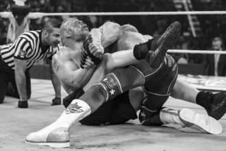 Cody Rhodes enfrenta a Brock Lesnar