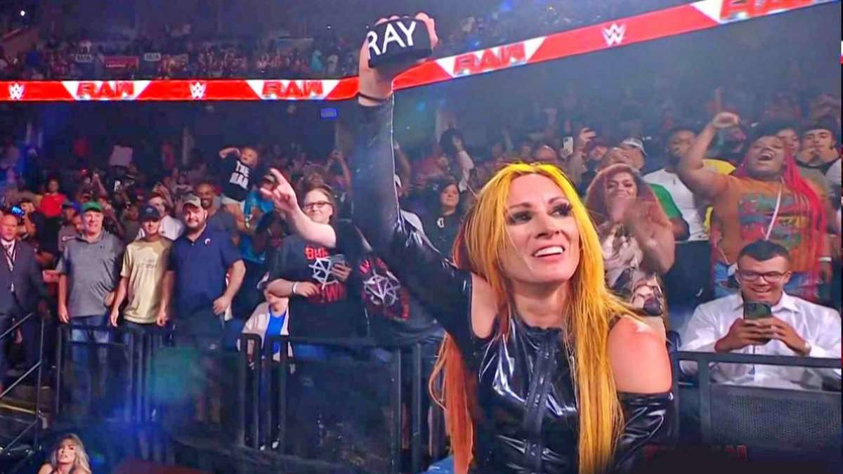 Becky Lynch dedica triunfo a Bray Wyatt