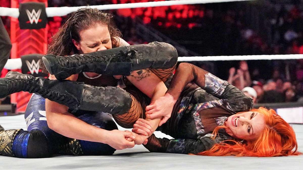 Becky Lynch clasifica a Elimination Chamber en Australia