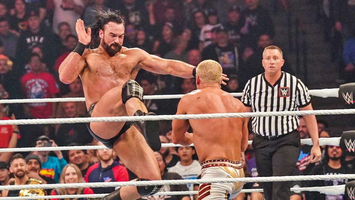 Drew McIntyre derrota a Cody Rhodes con ayuda de The Bloodline
