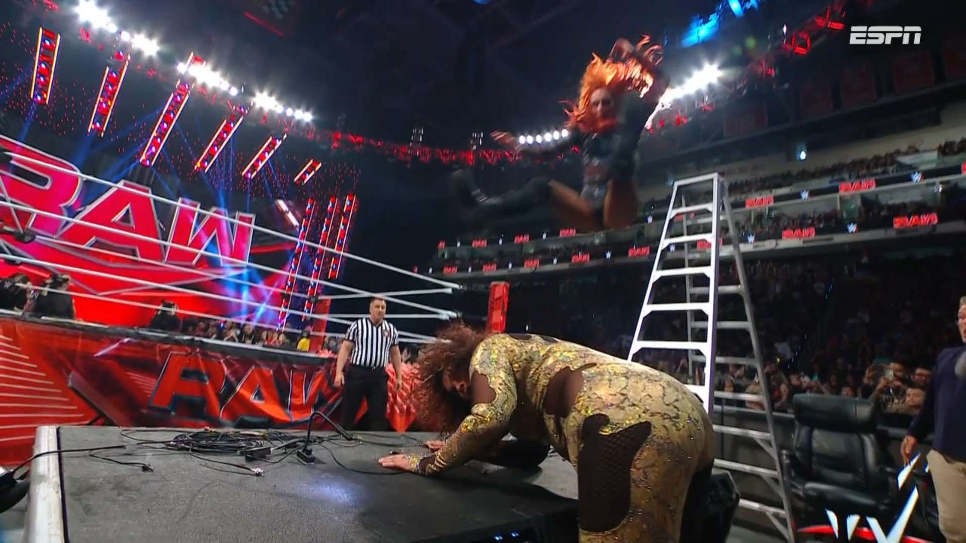 ¡Becky Lynch consigue su venganza! Impresionante victoria ante Nia Jax