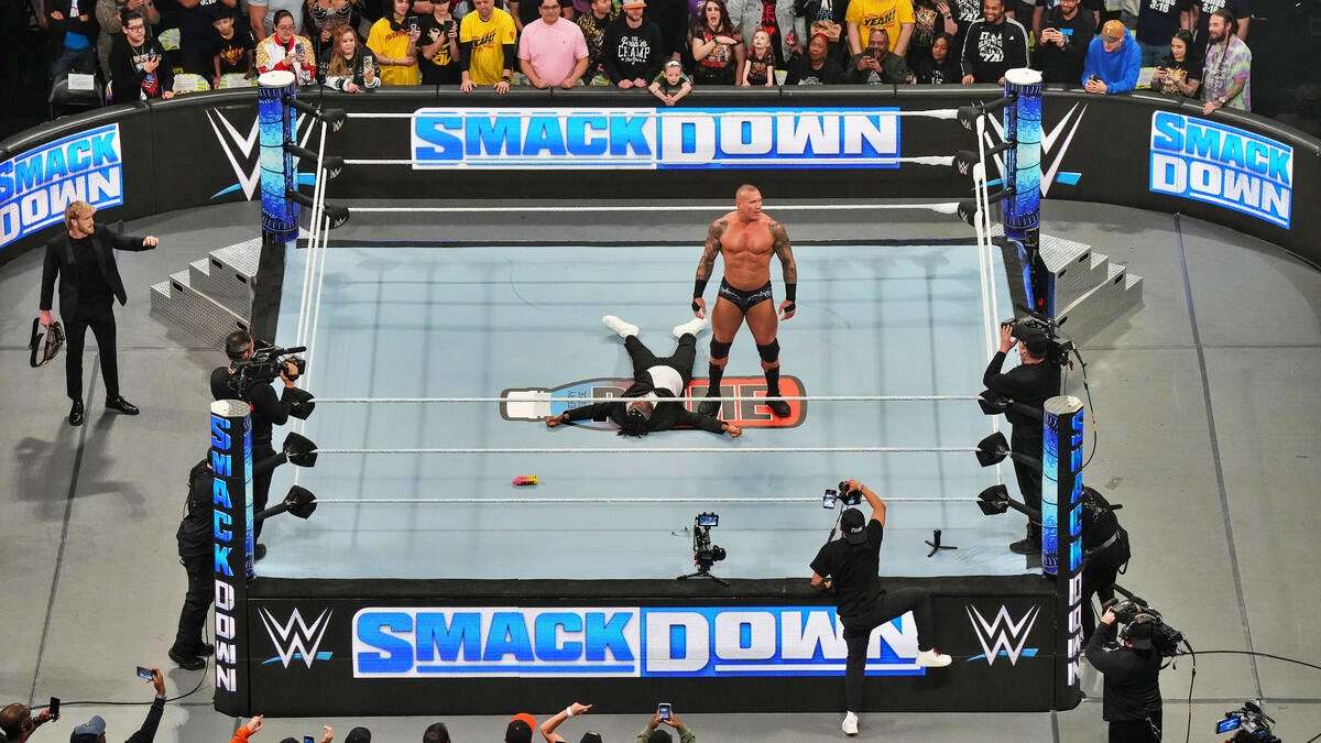 Logan Paul anuncia patrocinio con WWE pero Randy Orton lo humilla