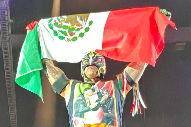 Rey Mysterio WWE SuperShow Mexico 2023