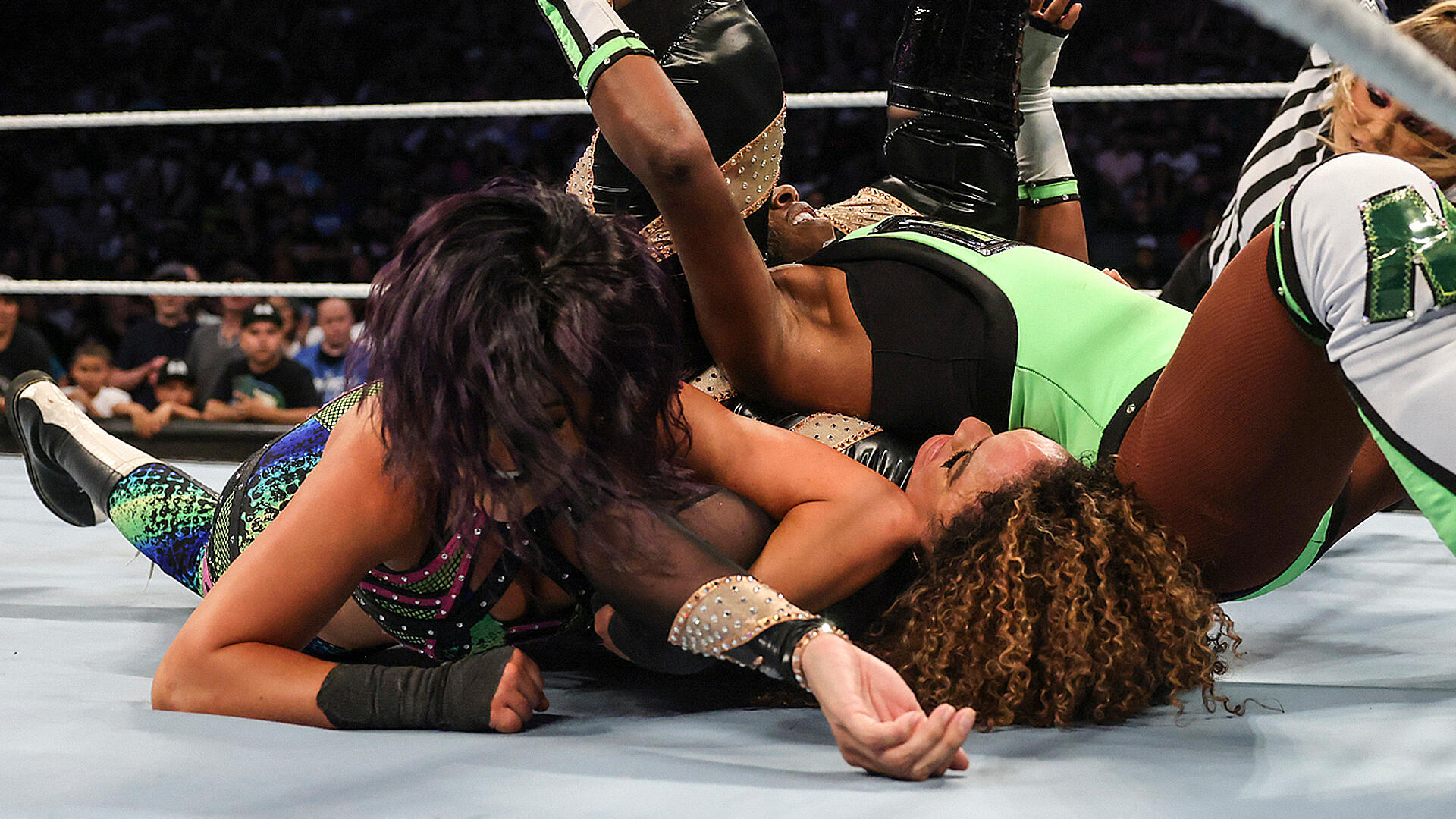 Bayley & Naomi se acercan a una oportunidad titular tras vencer a Nia Jax & Tiffany Stratton