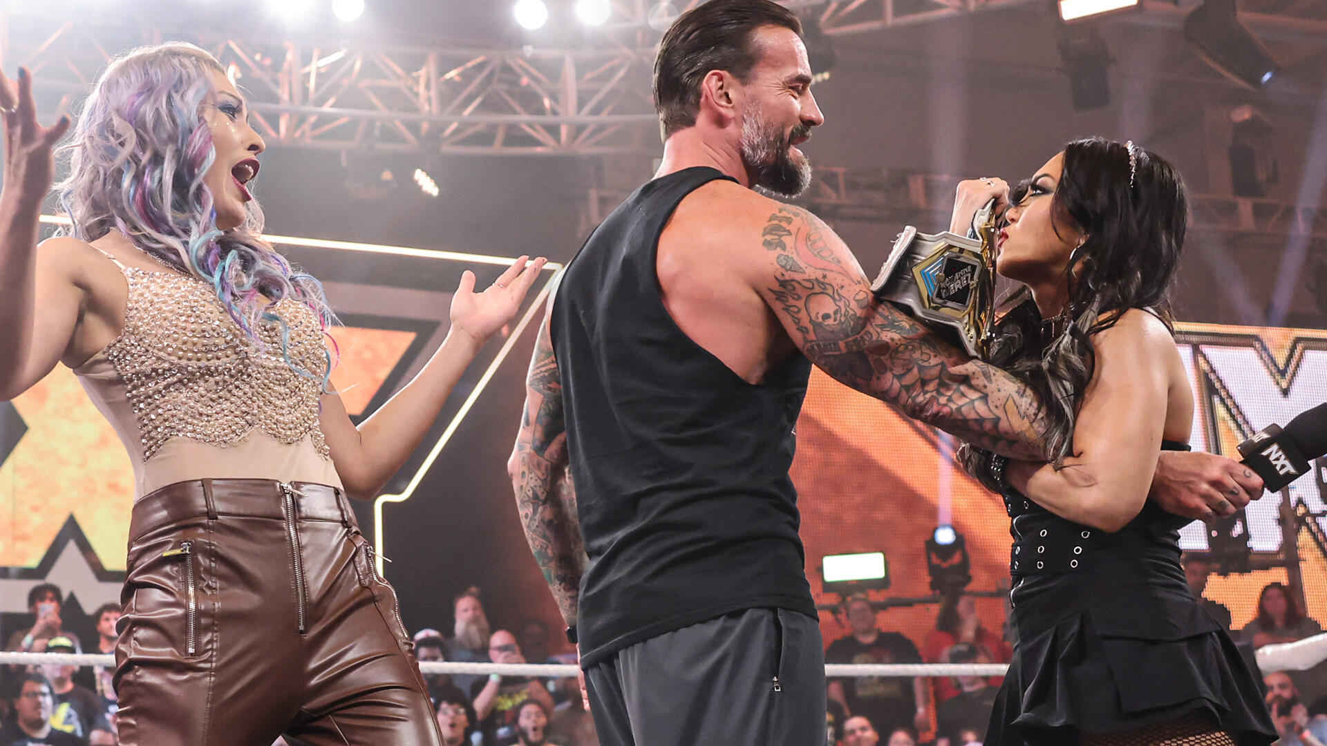 Resultados WWE NXT (Septiembre 17, 2024) – ¡CM PUNK SE INTERPONE ENTRE ROXANNE Y GIULIA!