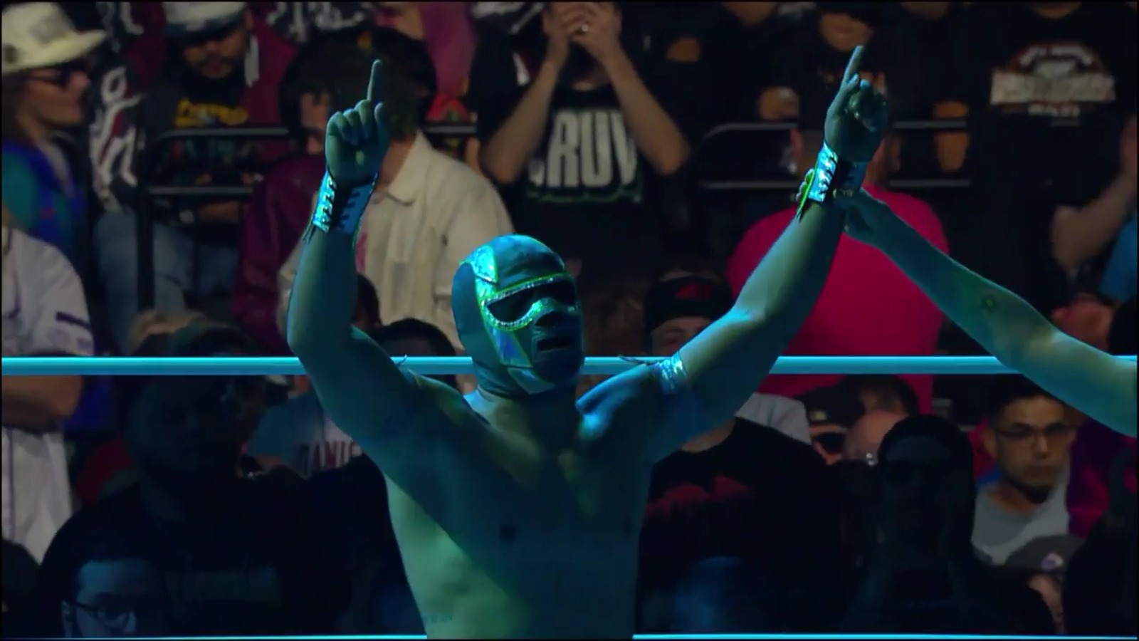 Hologram mantiene su invicto en AEW venciendo en sensacional combate a The Beast Mortos