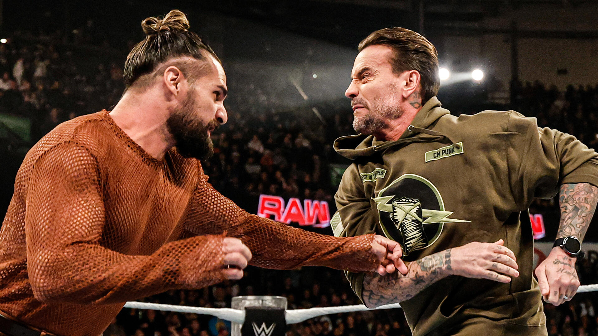 Seth Rollins protagoniza trifulca con CM Punk y explota contra Sami Zayn