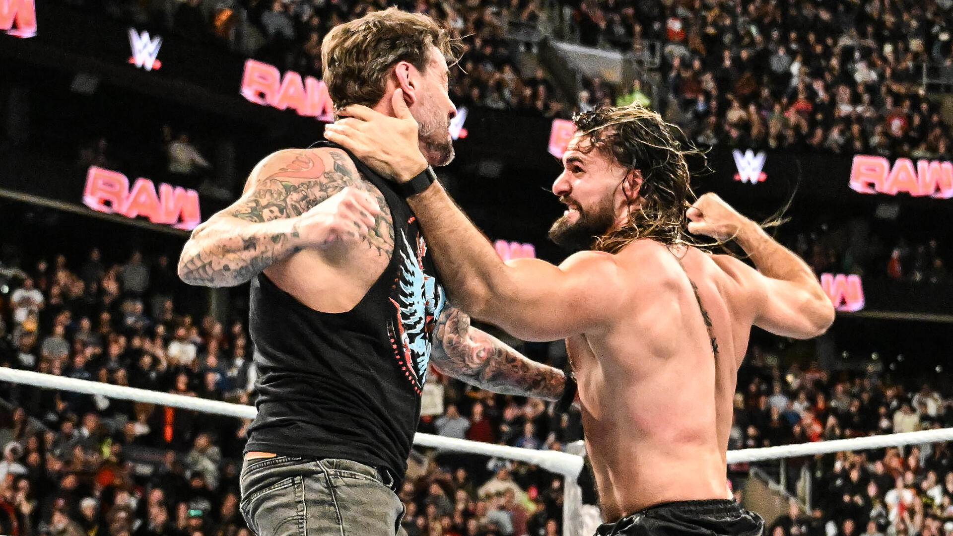 Resultados WWE RAW (Diciembre 16, 2024) – ¡ROLLINS Y CM PUNK PROVOCAN CAOS EN BOSTON!