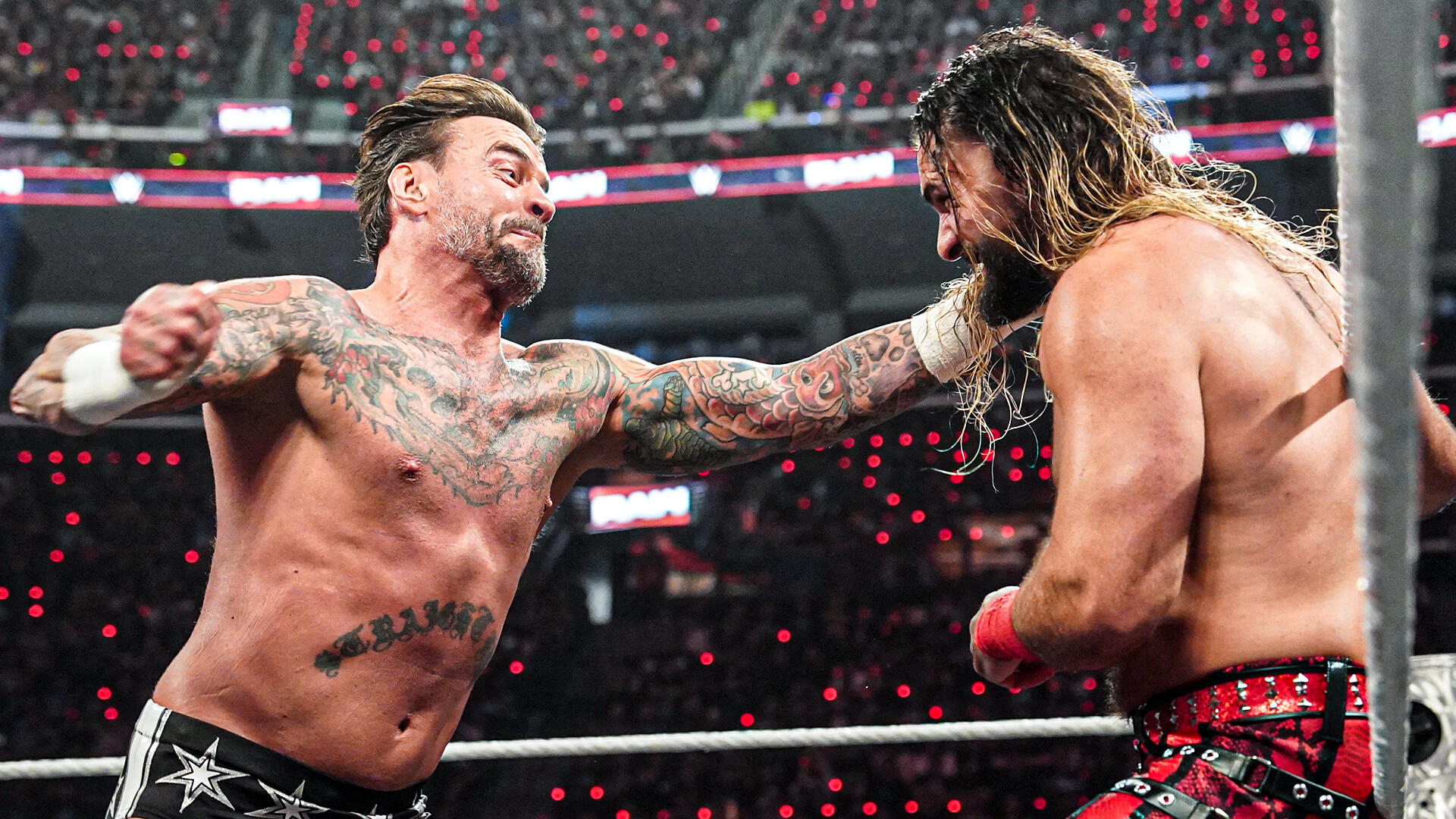 CM Punk derrota a Seth Rollins en el inicio de La Era de WWE en Netflix