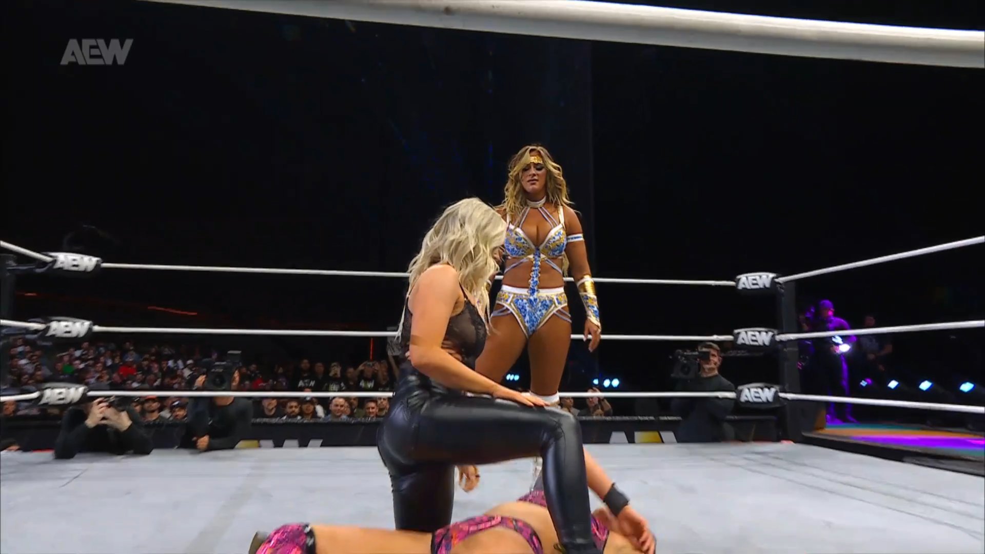 Megan Bayne gana el choque contra Kris Statlander con asistencia de Penelope Ford 1 Megan Bayne gana el choque contra Kris Statlander con asistencia de Penelope Ford