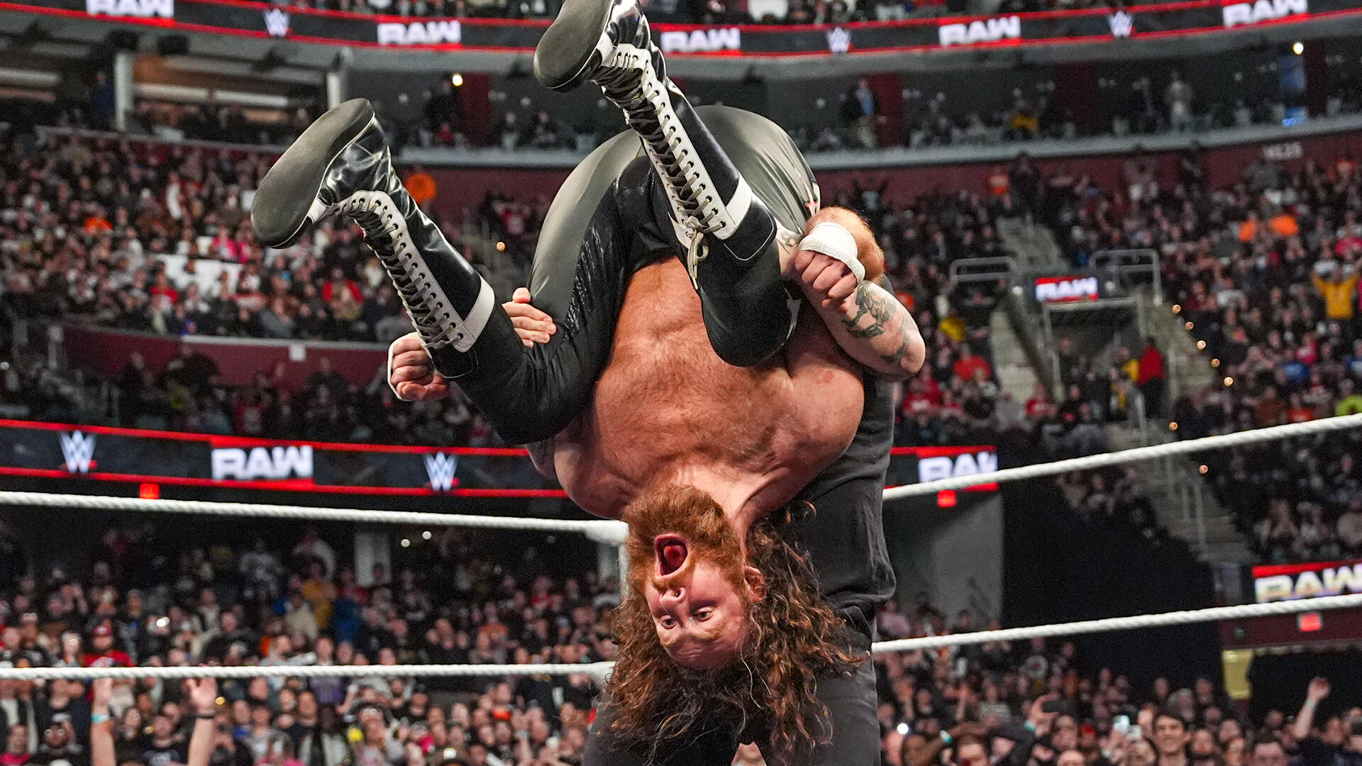 Resultados WWE RAW (Febrero 3, 2025) – ¡KO ATACA A SAMI ZAYN CON UN «PILEDRIVER»!