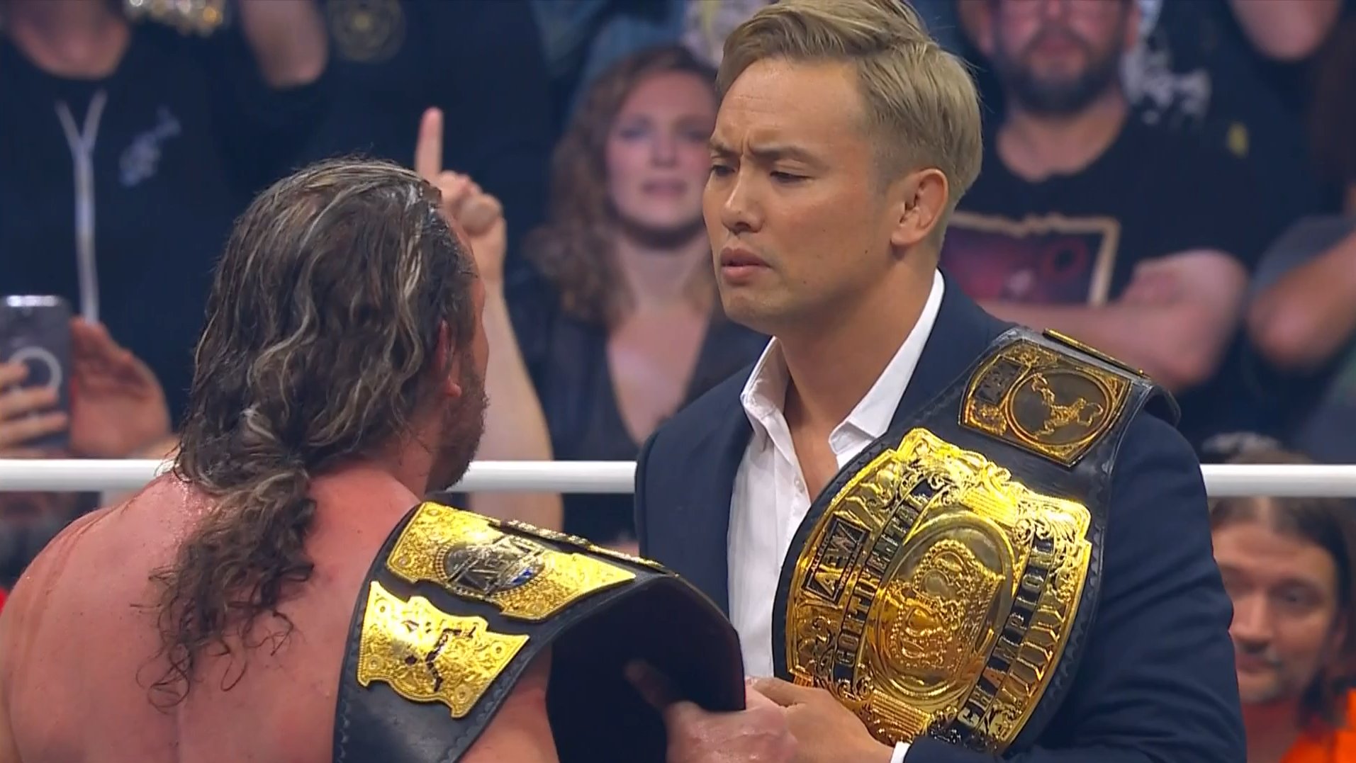 CLÁSICO INSTANTÁNEO: Kenny Omega retiene el Título Internacional tras imponerse a Ricochet y Mike Bailey en una frenética contienda 6 CLÁSICO INSTANTÁNEO: Kenny Omega retiene el Título Internacional tras imponerse a Ricochet y Mike Bailey en una frenética contienda