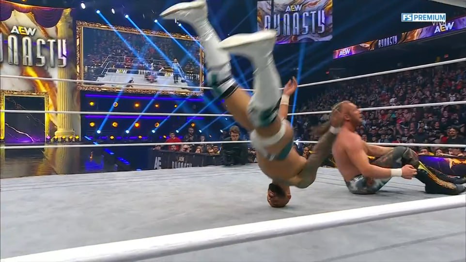 CLÁSICO INSTANTÁNEO: Kenny Omega retiene el Título Internacional tras imponerse a Ricochet y Mike Bailey en una frenética contienda 3 CLÁSICO INSTANTÁNEO: Kenny Omega retiene el Título Internacional tras imponerse a Ricochet y Mike Bailey en una frenética contienda