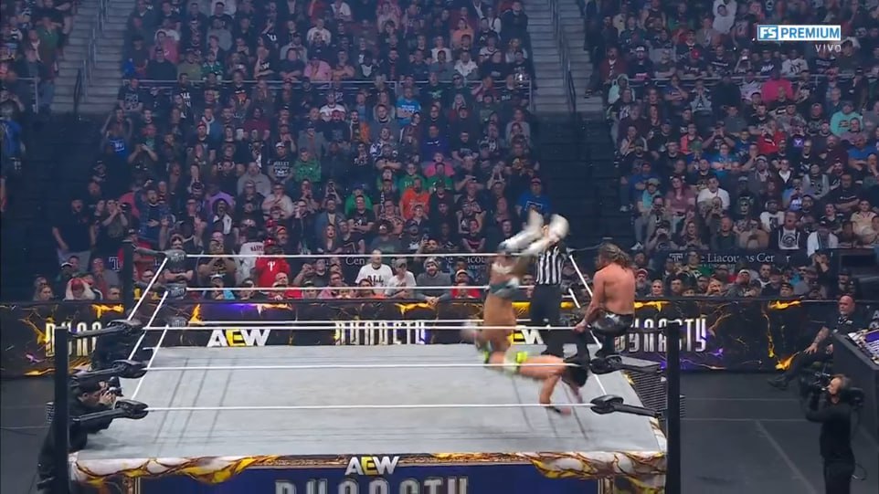 CLÁSICO INSTANTÁNEO: Kenny Omega retiene el Título Internacional tras imponerse a Ricochet y Mike Bailey en una frenética contienda 2 CLÁSICO INSTANTÁNEO: Kenny Omega retiene el Título Internacional tras imponerse a Ricochet y Mike Bailey en una frenética contienda